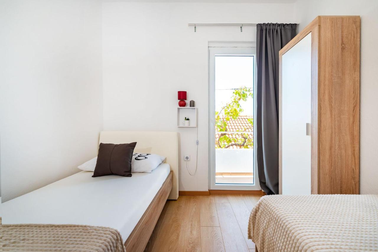Apartment Maia Lena For Family Jasenice  Exterior foto