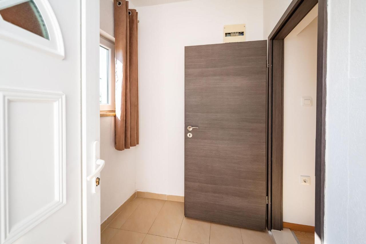 Apartment Maia Lena For Family Jasenice  Exterior foto