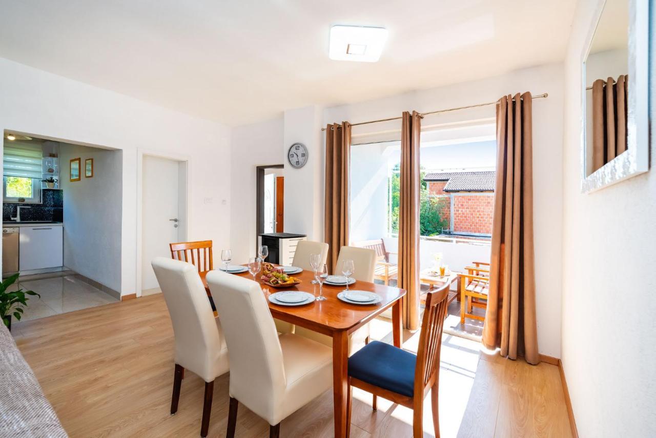 Apartment Maia Lena For Family Jasenice  Exterior foto